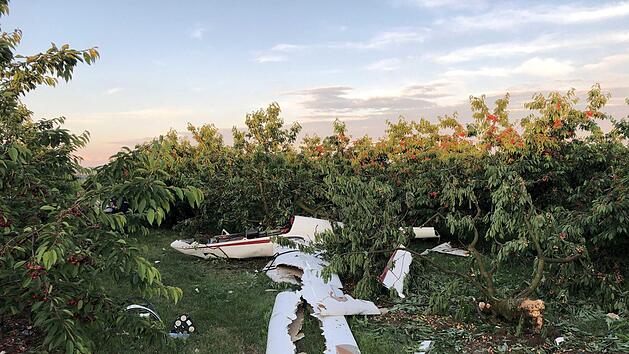 Am Freitagabend ist bei Neunkirchen am Brand  in Oberfranken ein Kleinflugzeug abgestürzt. Zwei Menschen wurden schwer verletzt. Foto: News5/Merzbach
