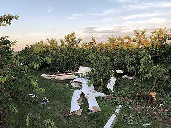 Am Freitagabend ist bei Neunkirchen am Brand  in Oberfranken ein Kleinflugzeug abgestürzt. Zwei Menschen wurden schwer verletzt. Foto: News5/Merzbach