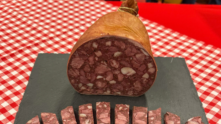 Der Presssack der Metzgerei „Der Peipp“ aus Schwanstetten setzte sich gegen zwölf Konkurrenten durch.