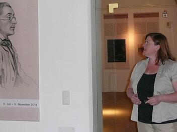 Joseph Victor von Scheffel als bildender Künstler: Das Museum Kloster Banz, hier Leiterin Brigitte Eichner-Grünbeck, laden zu einer für viele wohl neuen Begegnung mit dem Dichter ein. Foto: R.Popp