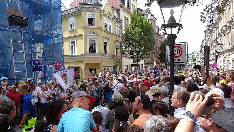 Erste Impressionen vom Samba-Umzug durch die Coburger InnenstadtFoto: Jochen Berger
