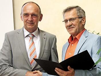 Heinrich Süß verabschiedete Ludwig Paulus.   Foto: Richard Sänger