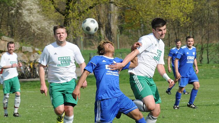 Als deutlich robusteres Team präsentierte sich die SG Gräfendorf/Wartmannsroth (in grün) beim Gastspiel in Lauter.ssp