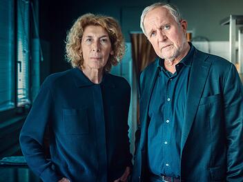 Moritz Eisner (Harald Krassnitzer) und Bibi Fellner (Adele Neuhauser) ermitteln im "Tatort: Gegen die Zeit" zum vorletzten Mal. Der Film wirft einen durchaus sensiblen Blick auf das Leben von 14- bis 18-j&auml;hrigen Kids aus schwierigen Verh&auml;ltnissen, die in einer Wohngruppe leben.