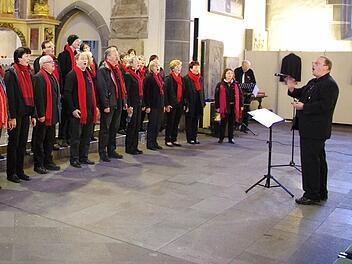 Die beiden Chöre 2013 beim gemeinsamen Auftritt in der St.-Blasius-Kirche in Hannoversch-Münden.  Foto: p.