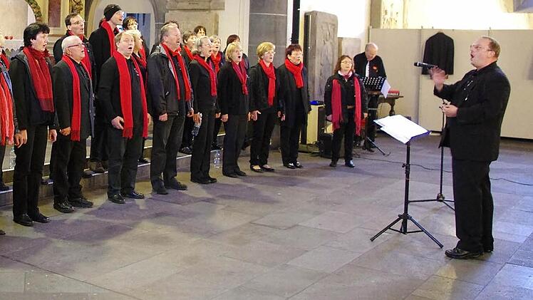 Die beiden Chöre 2013 beim gemeinsamen Auftritt in der St.-Blasius-Kirche in Hannoversch-Münden.  Foto: p.