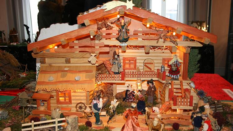 Jede Menge hochwertige Einzelst&uuml;cke gab es bei der Krippenausstellung in Schm&ouml;lz zu bewundern - hier eine zweist&ouml;ckige Krippe. Foto: Maria L&ouml;ffler