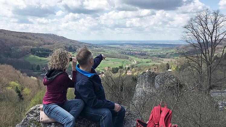 Des Wanderers Glück: herrlicher Panoramablick vom Eulenstein bei Tiefenellern  Foto: Tourist-Info Fränkische Toskana