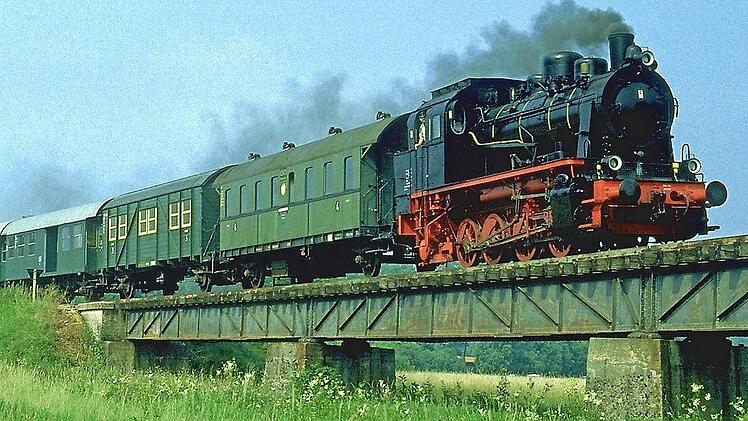 Die Schwellen müssen erneuert, die Brücken saniert werden. Kann das die Dampfbahn allein schultern?  Foto: Dampfbahn Fränkische Schweiz