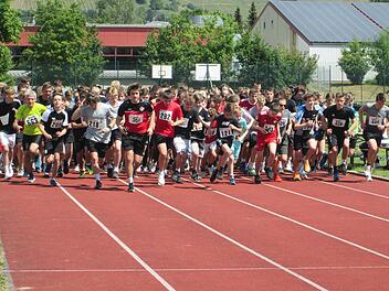 Rund 270 Schülerinnen und Schüler des Frobenius-Gymnasiums gingen beim Mini-Marathon an der Start. Mit der diesjährigen Veranstaltungen feierte das Lehrinstitut das 25. Jubiläum dieses Sport-Events.