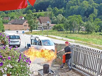 Markus Wolf und Christian Dennerlein inszenierten die Brandschutz&uuml;bung in Mostviel.