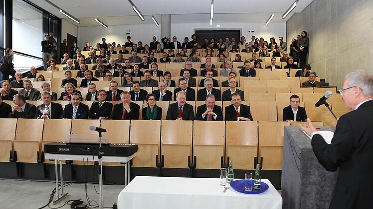Aus Platzgründen fand die Feierstunde im Hörsaal statt.
