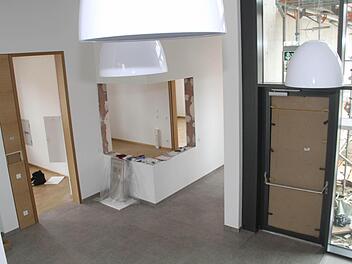 Neubau: Der Rathausanbau nimmt langsam Gestalt an. Im Bild der künftige Kassenraum.  Foto: Gerda Völk