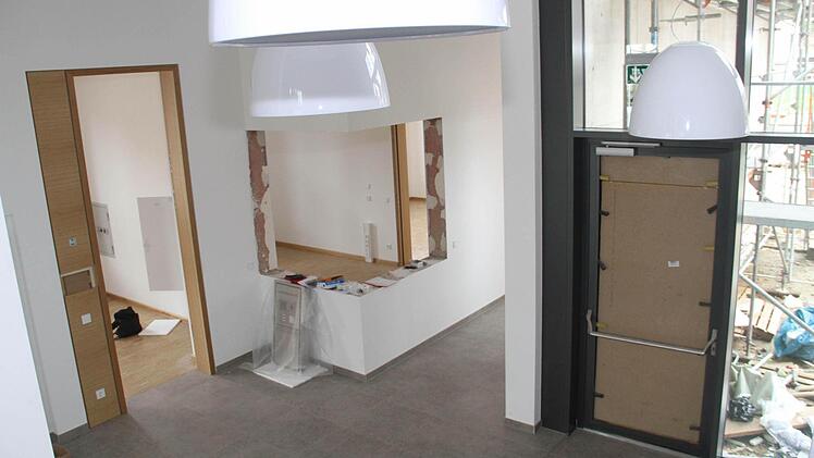 Neubau: Der Rathausanbau nimmt langsam Gestalt an. Im Bild der künftige Kassenraum.  Foto: Gerda Völk