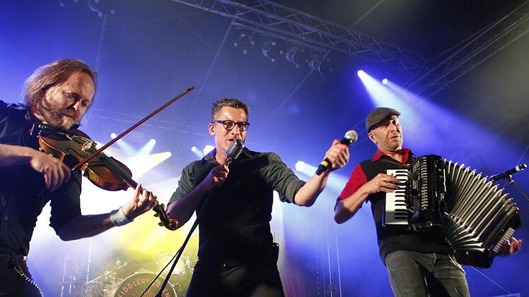 Fiddler's Green sind Profis auf der B&uuml;hne. Foto: Andreas Hofbauer