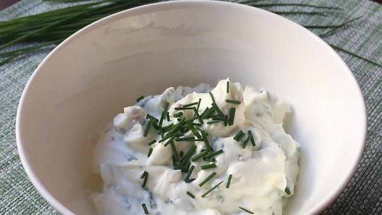 Selbst gemachter Ziebeleskäs - eine Delikatesse! Aber wie wird der Käs eigentlich hergestellt? Und was bedeutet der seltsame Name? Wir verraten es Ihnen. Symbolfoto: pixabay.com/nicoletta73