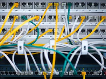 Massive Probleme: Facebook, WhatsApp und Instagram mit Störungen. Foto: Jens Büttner/dpa-Zentralbild/dpa