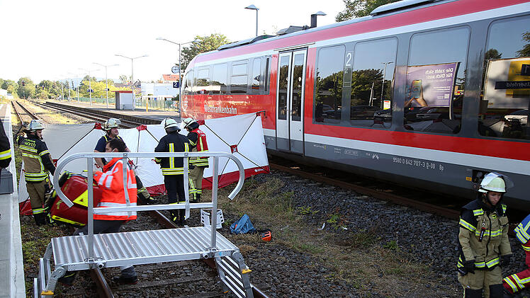 04.09.2022 - Elsenfeld - Bahnunfall - Mann ins Gleisbett gestür