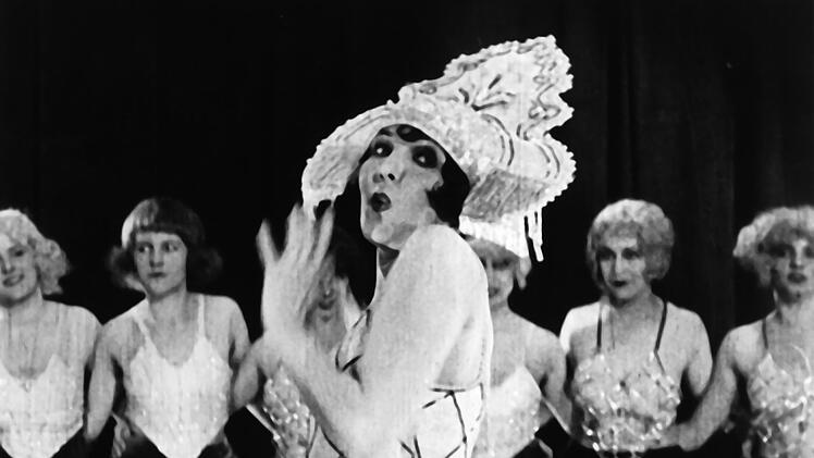 Nach ein paar Jahren als Regieassistent drehte Alfred Hitchcock 1925 seinen ersten eigenen Film - in M&uuml;nchen, wo die Literaturverfilmung auch ihre Weltpremiere feierte.