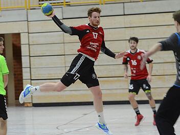 Im Hinspiel beim HC Forchheim zählte Philipp Wolf noch zu den Top-Scorern der Turnerschaft Herzogenaurach. Diesmal ließ er seinem Bruder Markus den Vortritt, der zwölfmal erfolgreich war. Foto: herzopress