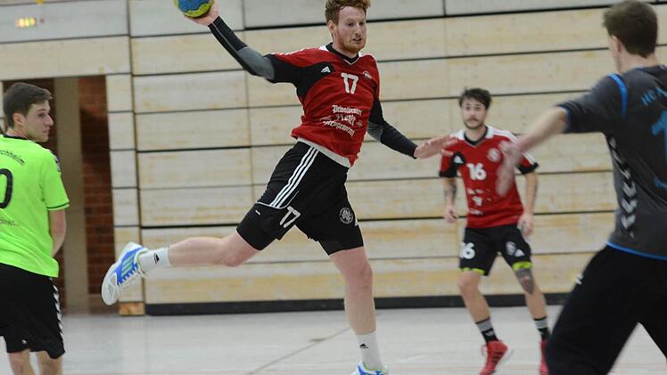 Im Hinspiel beim HC Forchheim zählte Philipp Wolf noch zu den Top-Scorern der Turnerschaft Herzogenaurach. Diesmal ließ er seinem Bruder Markus den Vortritt, der zwölfmal erfolgreich war. Foto: herzopress