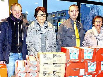 Zufriedene Gesichter bei der Spendenübergabe von Round Table und Old Table im Edeka-Markt Seidl (von rechts): RT146-Präsident Ralf Neuber, stellvertretende Tafel-Vorsitzende Karin Batistella, Edeka-Markt-Inhaber Michael Seidl, Tafel-Beirätin Hildegund Dietz, RT-Vizepräsident Christian Alexy und RT-Schriftführer Thomas Baumgärtner Foto: Dieter Hübner