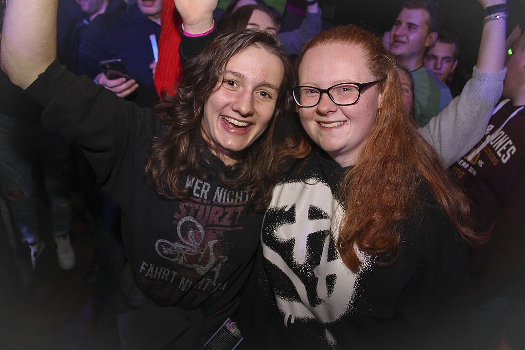 Die Partyband "Power" heizte ordentlich ein.