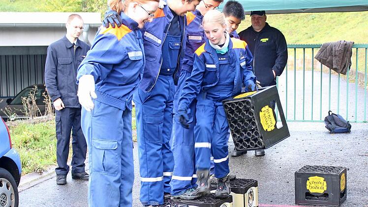 Zwölf Mannschaften der Jugendfeuerwehren der Gemeinde Sinntal haben sich zu ihrem Wandertag in Züntersbach getroffen.  Foto: Steffen Vetter