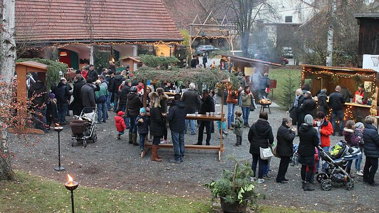 Der Sendelbacher Weihnachtsmarkt war gut besucht. Foto: Janina Reuter