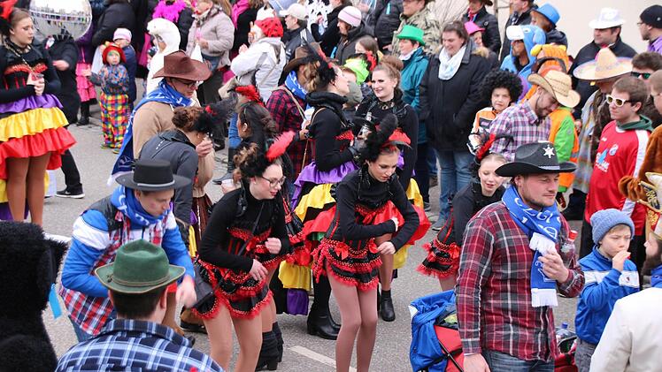 Faschingsumzug in Poppenlauer  Foto: Thomas Malz