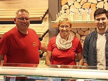 Gerhard und Gudrun Schleicher eröffnen gemeinsam mit Sohn Daniel am Freitag ihr neues Schleicher´s Backhaus in Thurnau.  Fotos: Katharina Müller-Sanke