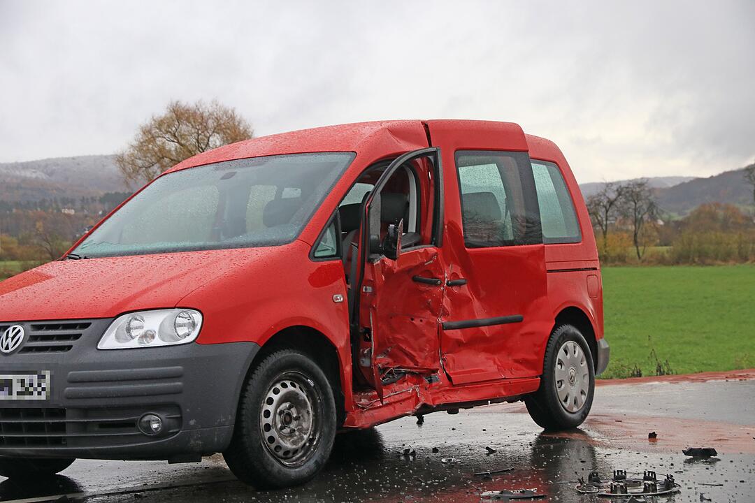 Mehrere Verletzte bei Unfall auf B470