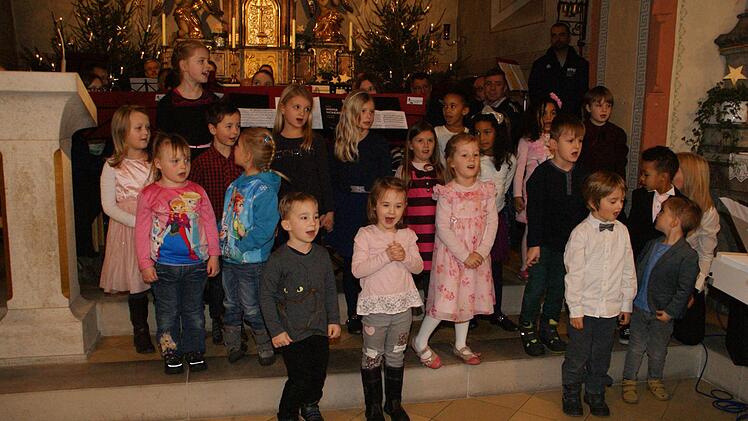 Die Augsfelder Musikanten setzten Höhepunkte der konzertanten Blasmusik bei der "Schleichacher Weihnacht". Foto: sw