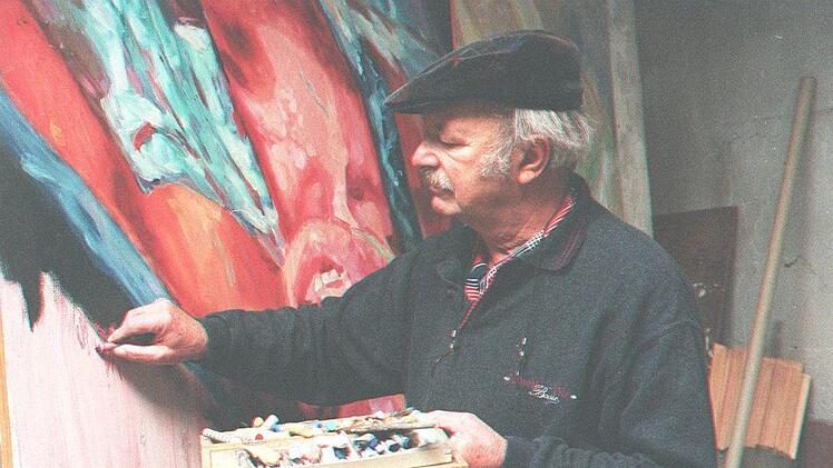 Das Foto aus dem Jahr 1997 zeigt Robert Höfling bei der Arbeit in seinem Atelier. Foto: Archiv/Irene Spiegel