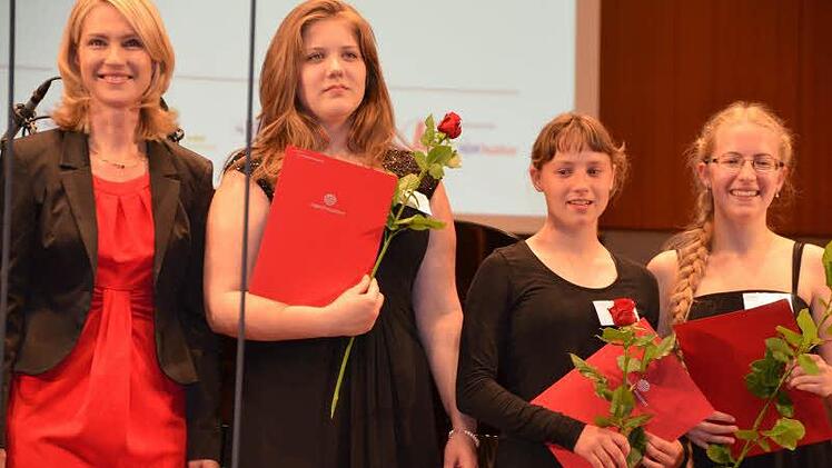 Bundesfamilienministerin Manuela Schwesig (links) überreichte die Urkunden.