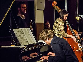Das Quartett der Kontrabassistin Sina Rien gastierte  mit Christopher Lübeck (Klavier), Christian Patzer (Flöte, Saxofon) und Claas Lausen (Schlagzeug) in Coburg.Foto: Jochen Berger
