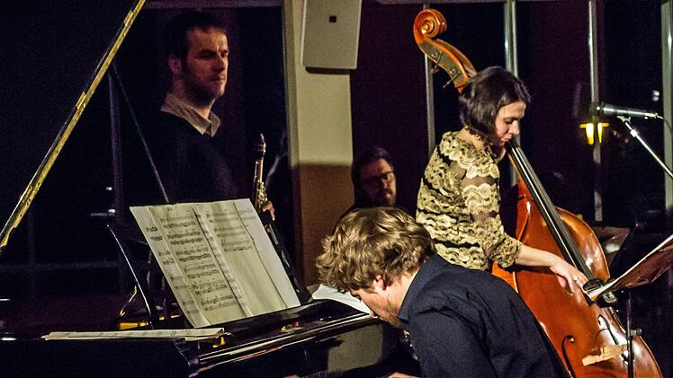 Das Quartett der Kontrabassistin Sina Rien gastierte  mit Christopher Lübeck (Klavier), Christian Patzer (Flöte, Saxofon) und Claas Lausen (Schlagzeug) in Coburg.Foto: Jochen Berger