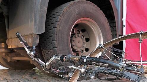 Aus noch nicht gekl&auml;rter Ursache kam es am Donnerstag in N&uuml;rnberg zum Zusammensto&szlig; zwischen einem Lastwagen und einer Radfahrerin.