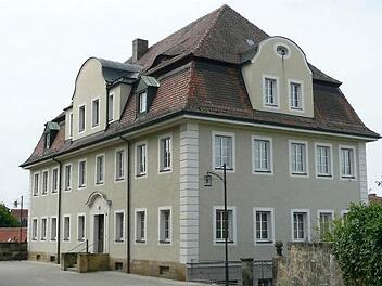 Das Gebäude Kirchplatz 3 beherbergte bis Juli 2009 Angehörige des Ordens der Armen Schulschwestern. Foto: Popp