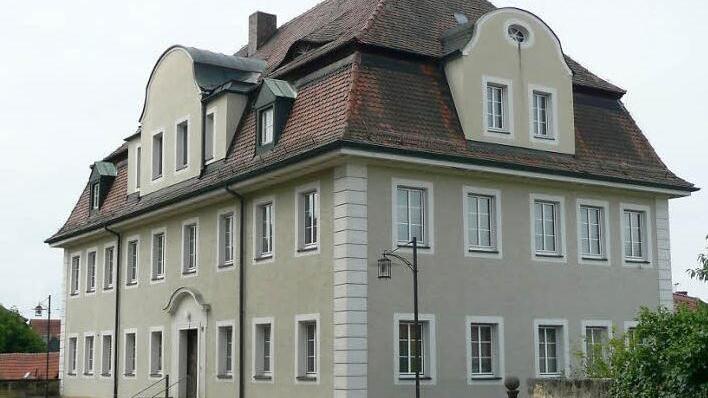 Das Gebäude Kirchplatz 3 beherbergte bis Juli 2009 Angehörige des Ordens der Armen Schulschwestern. Foto: Popp