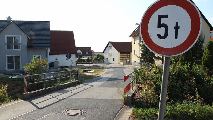 Die Brücke über den Erlenbach müsste ertüchtigt werden. Foto: Andreas Dorsch