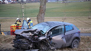 Frau stirbt nach Frontalcrash im Landkreis Bayreuth