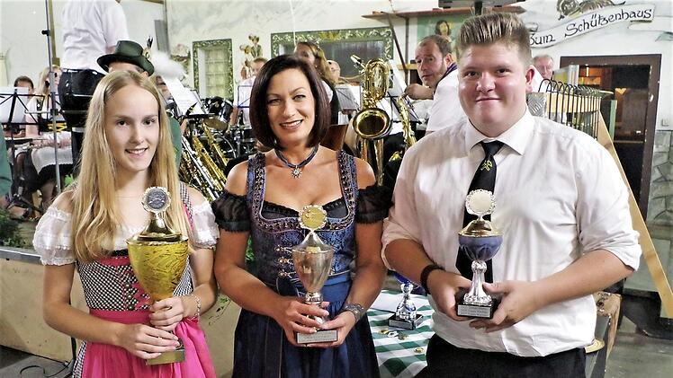 Die Pokalsieger der Stockheimer Schützen (von links): Benita Oberkofler, Daniela Eisenbeiß sowie Tristan Martin