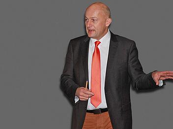 Claus Schwarzmann will im März für sechs weitere Jahre ins Rathaus einziehen.Foto: Erlwein