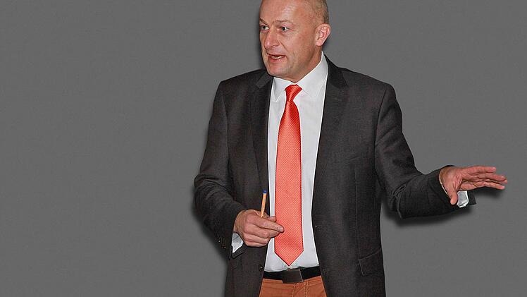 Claus Schwarzmann will im März für sechs weitere Jahre ins Rathaus einziehen.Foto: Erlwein