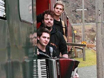 Sie sind auf den Karrierezug aufgesprungen und wirken am Sonntag, 24. Juli, bei der "1000 Herzen Open Air Gala" mit. Die Musiker Paul Schreiner, Thomas Köstner und Felix Adler (von links) Foto: K.-H. Hofmann