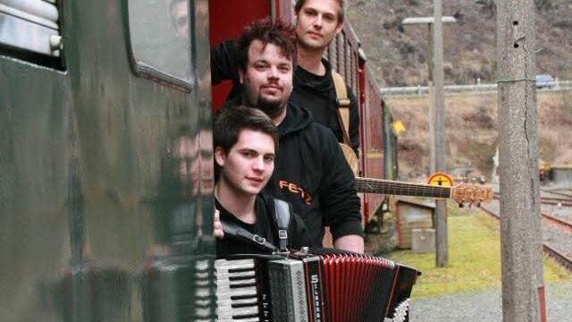 Sie sind auf den Karrierezug aufgesprungen und wirken am Sonntag, 24. Juli, bei der "1000 Herzen Open Air Gala" mit. Die Musiker Paul Schreiner, Thomas Köstner und Felix Adler (von links) Foto: K.-H. Hofmann