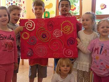 Kreativ sind sie ja immer, aber im zu Ende gehenden Kindergartenjahr waren die kleinen Künstler besonders fleißig. Foto: Kindergarten Regenbogenland