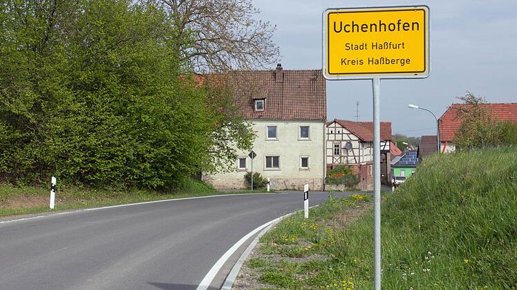 In Uchenhofen soll der neue Radweg rechts nach dem Ortseingang durch verschiedene Gassen wieder auf die Kreisstraße Richtung Mechenried geführt werden.