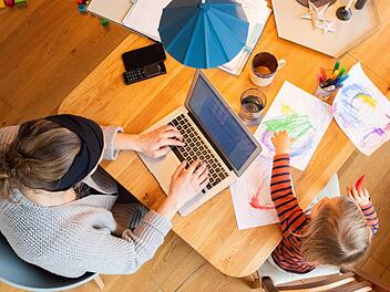 36 Mitarbeiter der Hammelburger Stadtverwaltung haben die Möglichkeit, im Home-Office zu arbeiten. Gleichzeitig bietet die Stadt in der Diebacher Kinder-Kiste 37 von 132 angemeldeten Kindern aktuell eine Not-Betreuung an.